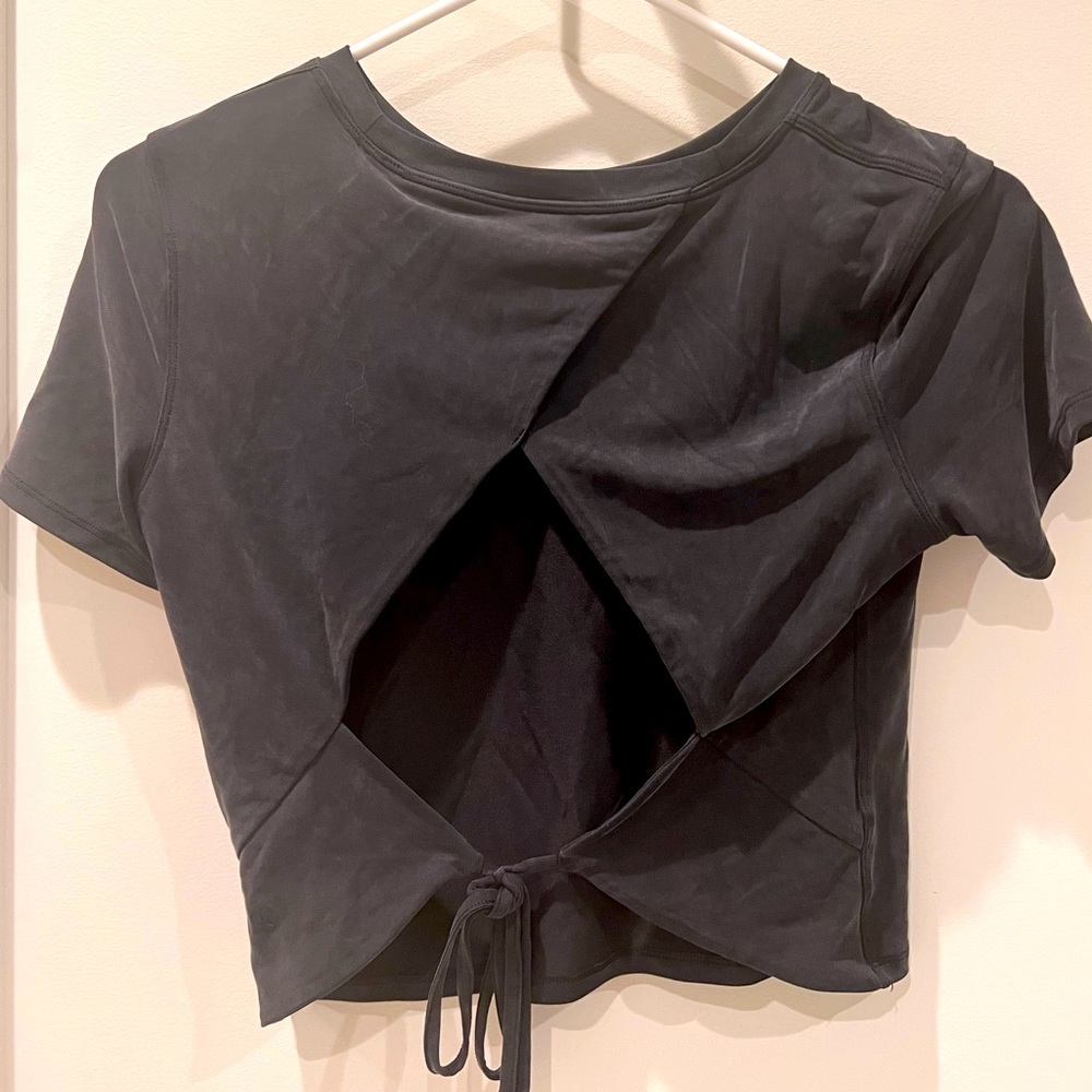 Lululemon cropped tee
